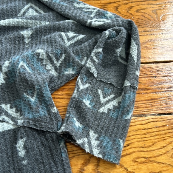 LulaRoe Aztec print top.  Waffle knit fabric. Good condition. Size Large. - Picture 11 of 11